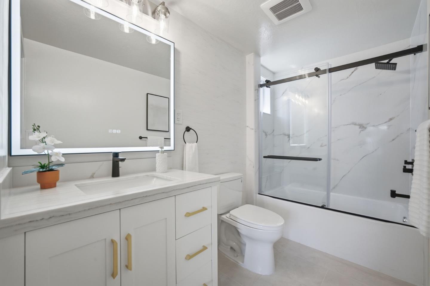 Detail Gallery Image 20 of 31 For 104 Lotus Way, East Palo Alto,  CA 94303 - 3 Beds | 2 Baths