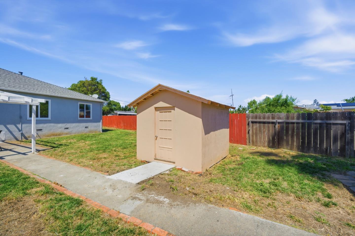 Detail Gallery Image 23 of 31 For 104 Lotus Way, East Palo Alto,  CA 94303 - 3 Beds | 2 Baths