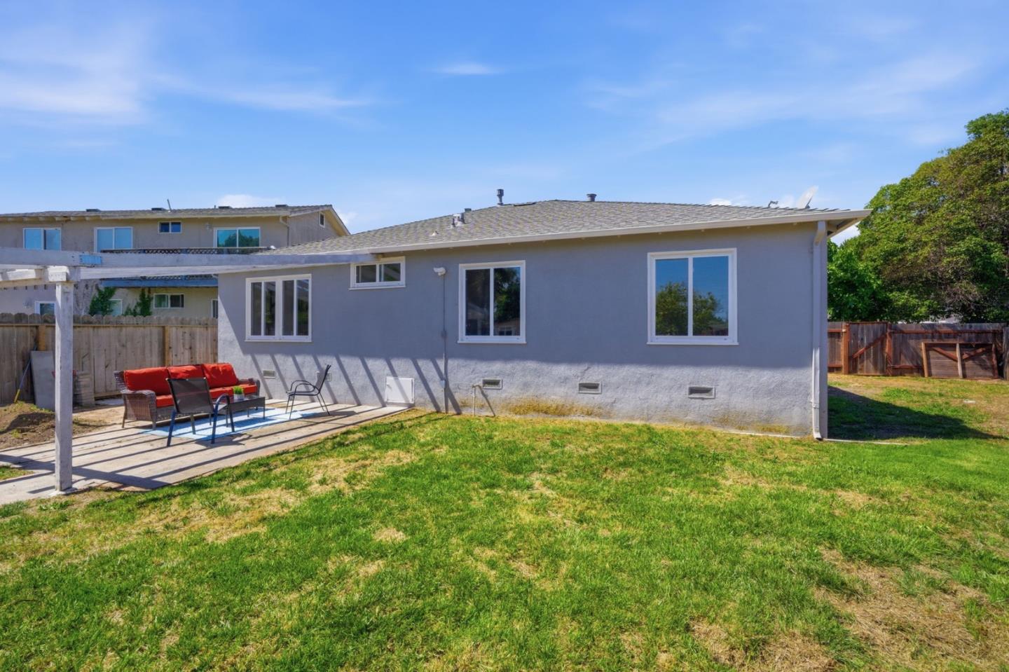 Detail Gallery Image 24 of 31 For 104 Lotus Way, East Palo Alto,  CA 94303 - 3 Beds | 2 Baths