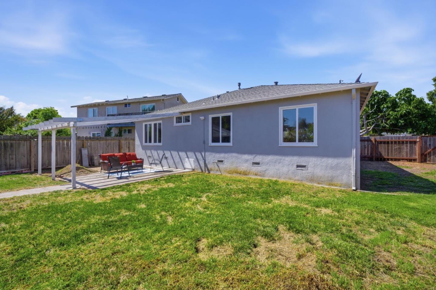 Detail Gallery Image 25 of 31 For 104 Lotus Way, East Palo Alto,  CA 94303 - 3 Beds | 2 Baths