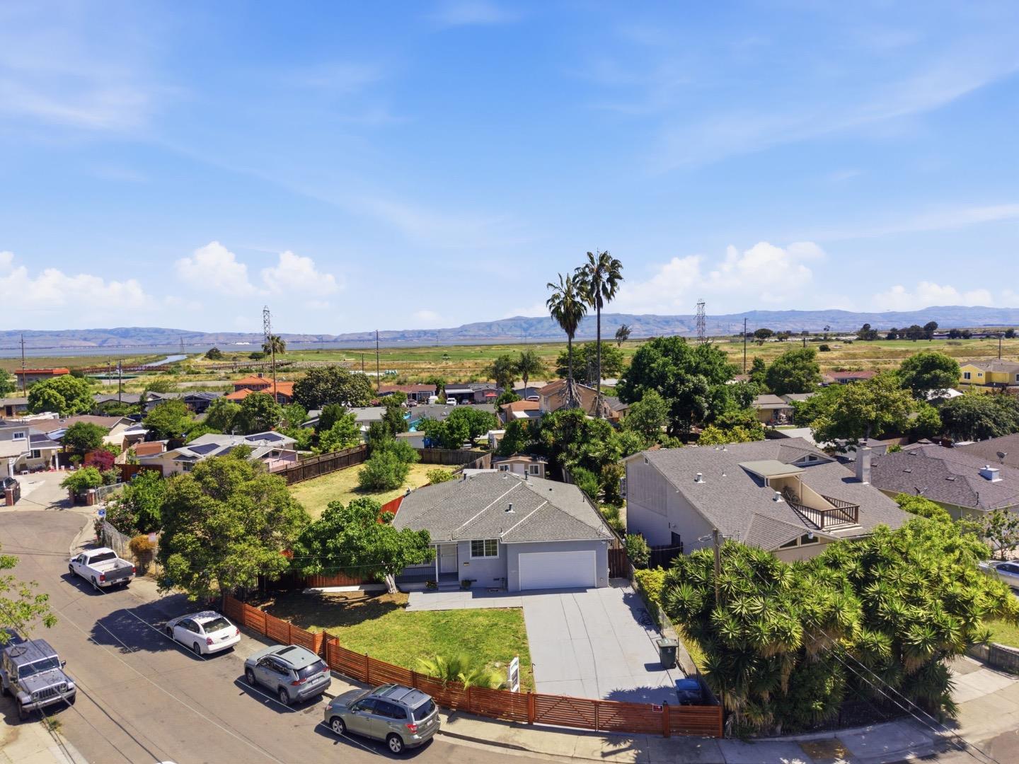 Detail Gallery Image 29 of 31 For 104 Lotus Way, East Palo Alto,  CA 94303 - 3 Beds | 2 Baths