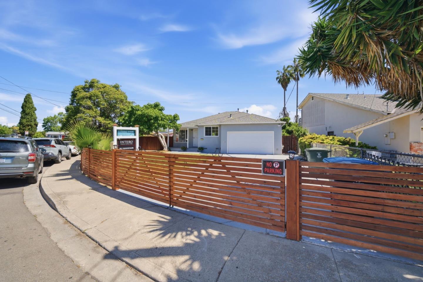 Detail Gallery Image 3 of 31 For 104 Lotus Way, East Palo Alto,  CA 94303 - 3 Beds | 2 Baths