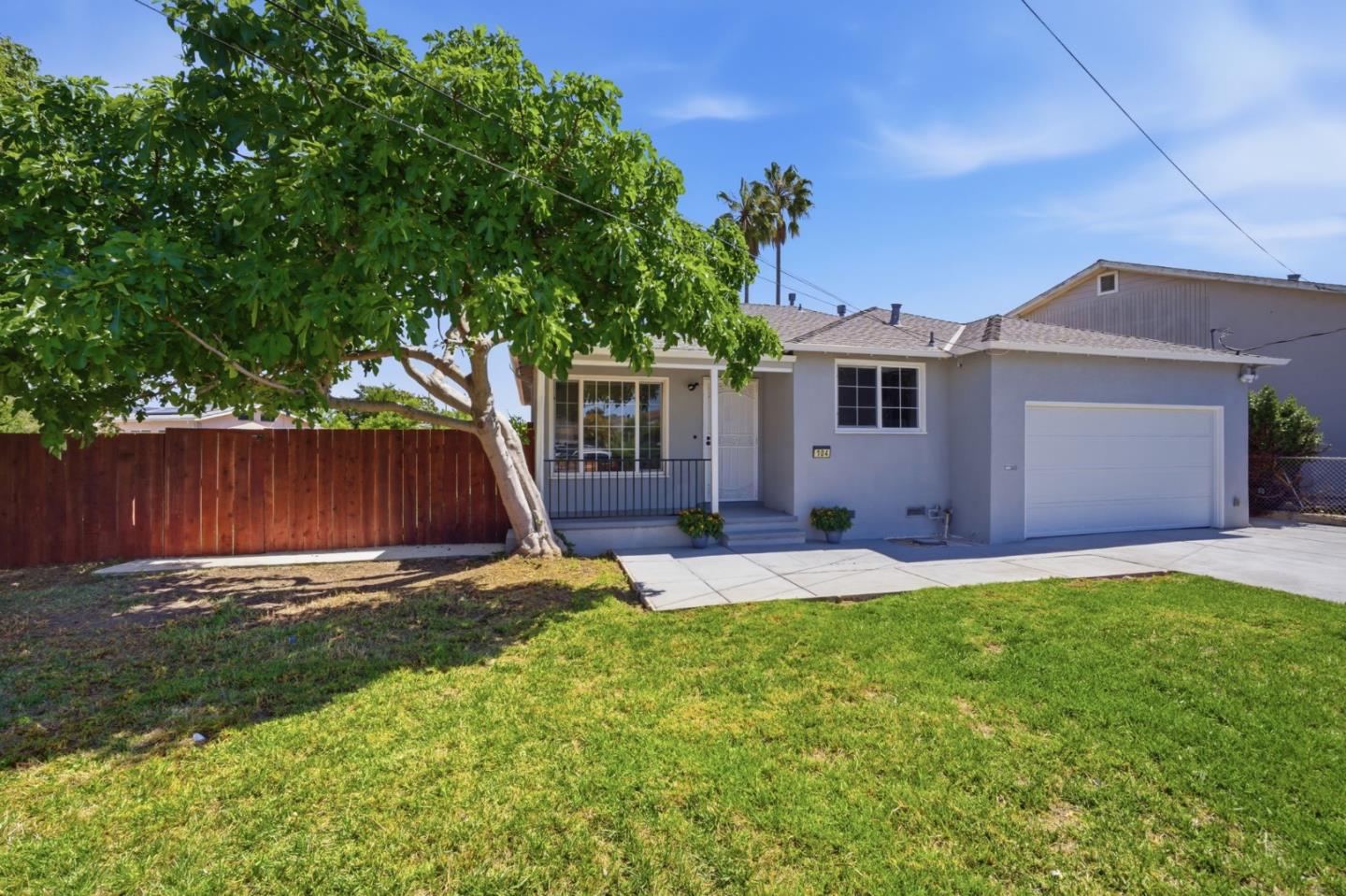 Detail Gallery Image 4 of 31 For 104 Lotus Way, East Palo Alto,  CA 94303 - 3 Beds | 2 Baths