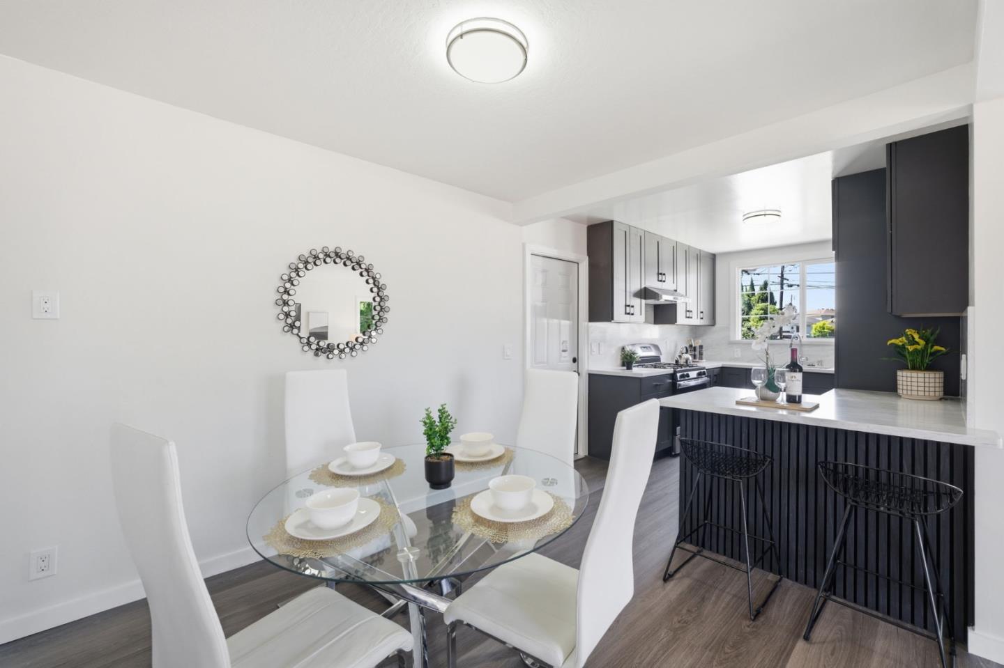 Detail Gallery Image 9 of 31 For 104 Lotus Way, East Palo Alto,  CA 94303 - 3 Beds | 2 Baths