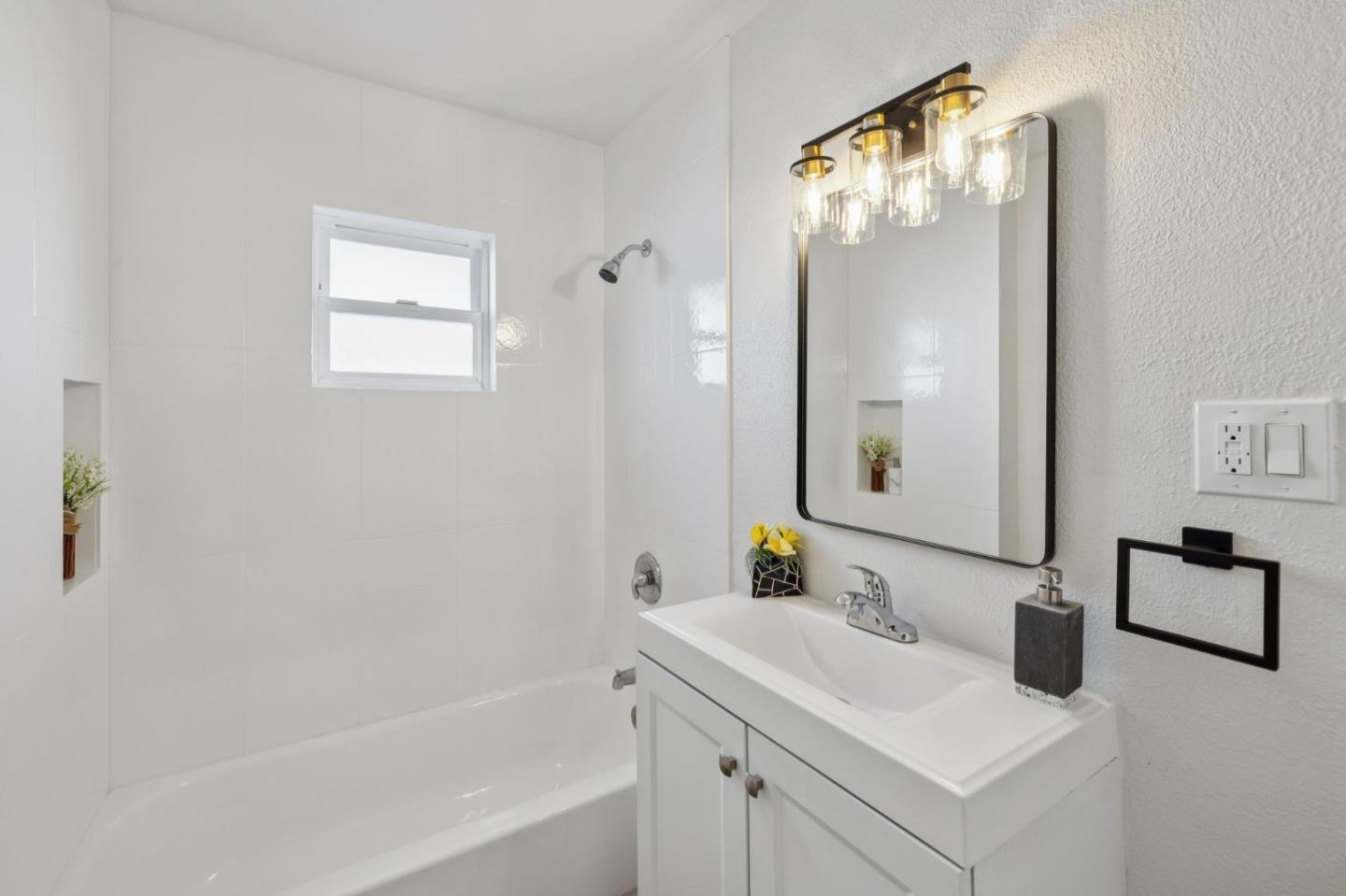 Detail Gallery Image 18 of 22 For 2352 Menalto Ave, East Palo Alto,  CA 94303 - 2 Beds | 1 Baths