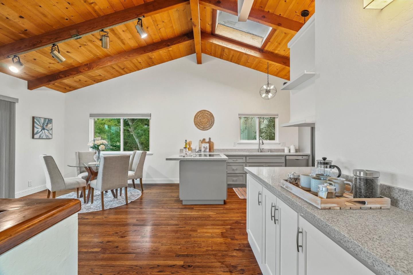 Detail Gallery Image 16 of 52 For 807 Cresta Vista Way, Aptos,  CA 95003 - 3 Beds | 2/1 Baths