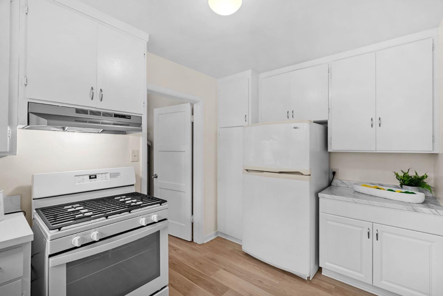 Detail Gallery Image 8 of 28 For 529/533 Huntington Ave, San Bruno,  CA 94066 - – Beds | – Baths