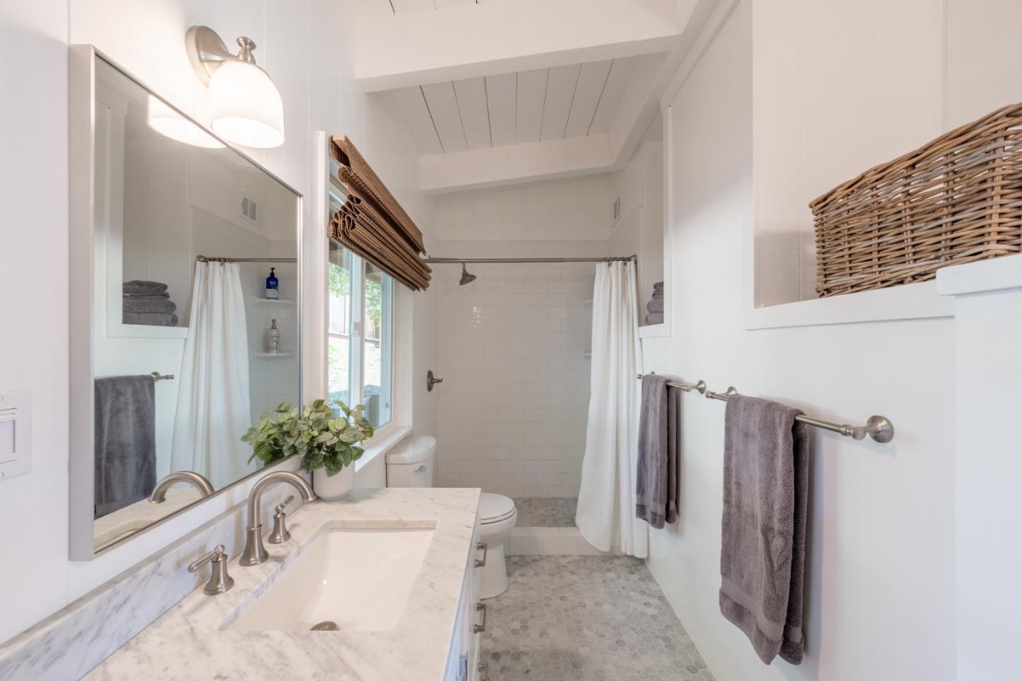 Detail Gallery Image 23 of 40 For 233 Country Club Dr, Carmel Valley,  CA 93924 - 4 Beds | 3 Baths