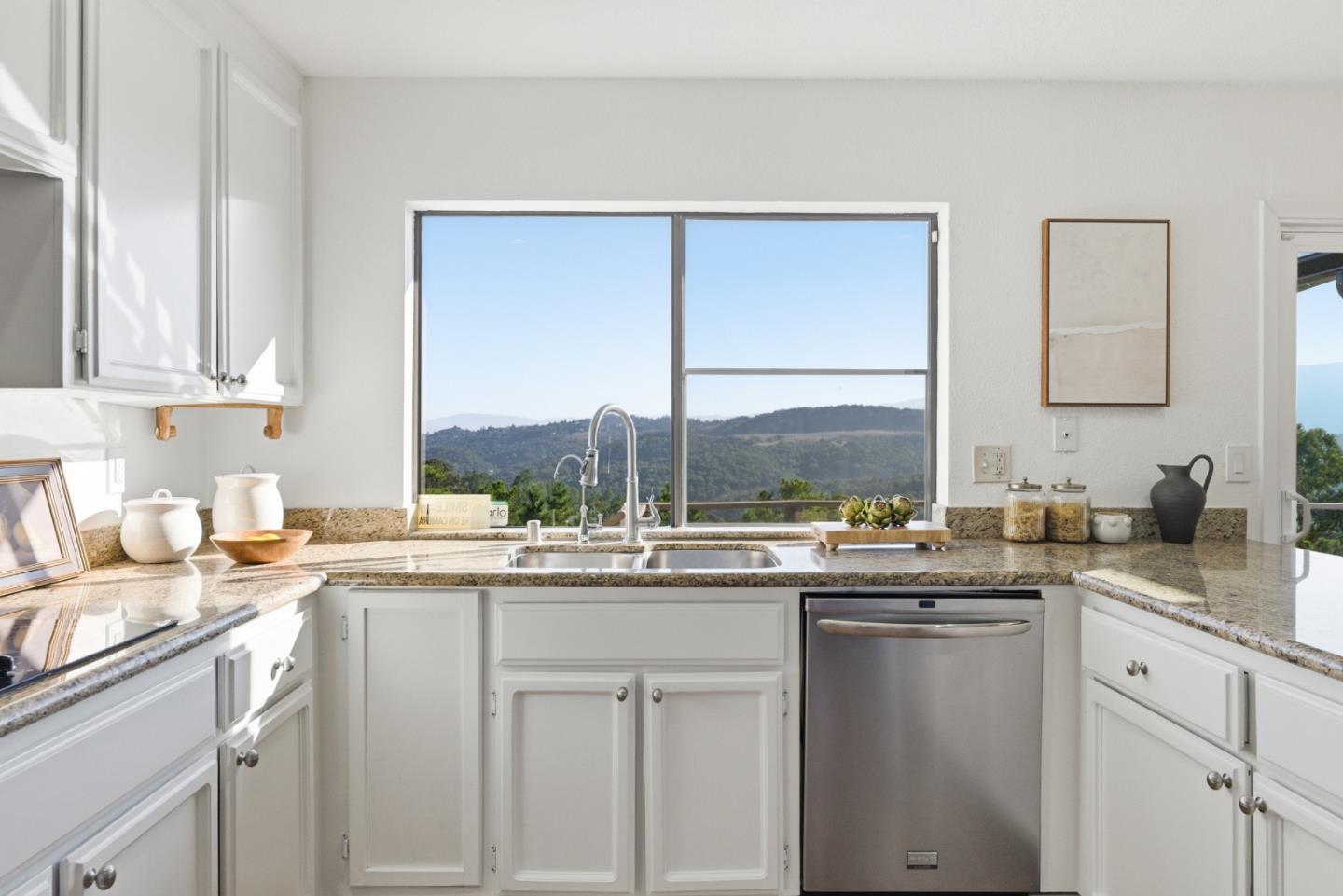 Detail Gallery Image 15 of 73 For 147 Leslie Dr, San Carlos,  CA 94070 - 5 Beds | 3 Baths