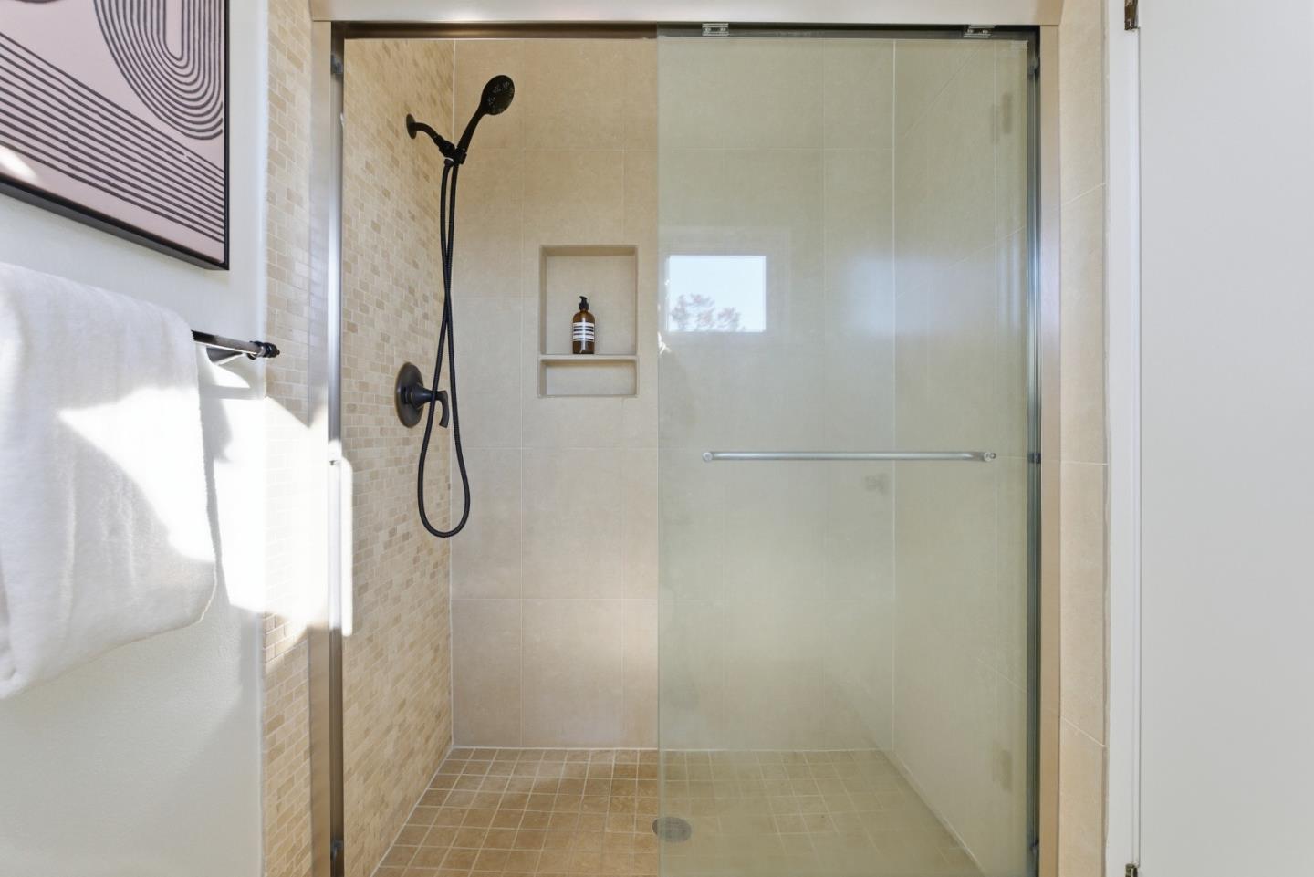 Detail Gallery Image 19 of 73 For 147 Leslie Dr, San Carlos,  CA 94070 - 5 Beds | 3 Baths