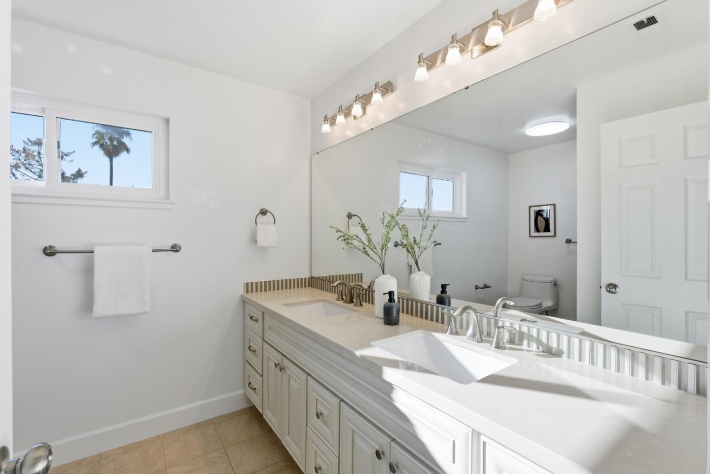 Detail Gallery Image 24 of 73 For 147 Leslie Dr, San Carlos,  CA 94070 - 5 Beds | 3 Baths