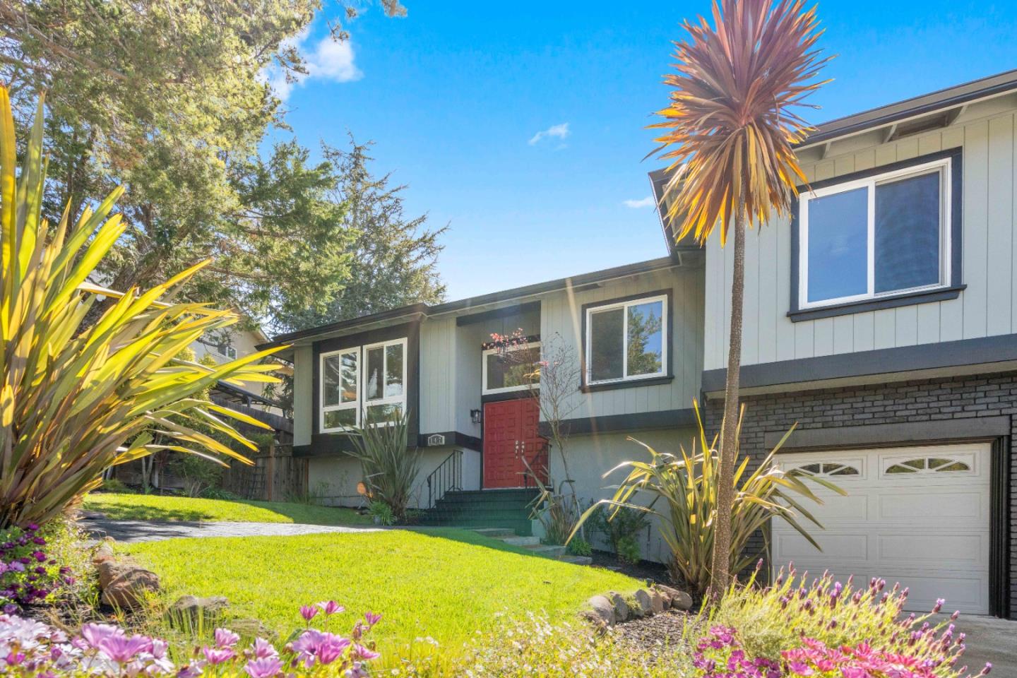 Detail Gallery Image 33 of 73 For 147 Leslie Dr, San Carlos,  CA 94070 - 5 Beds | 3 Baths