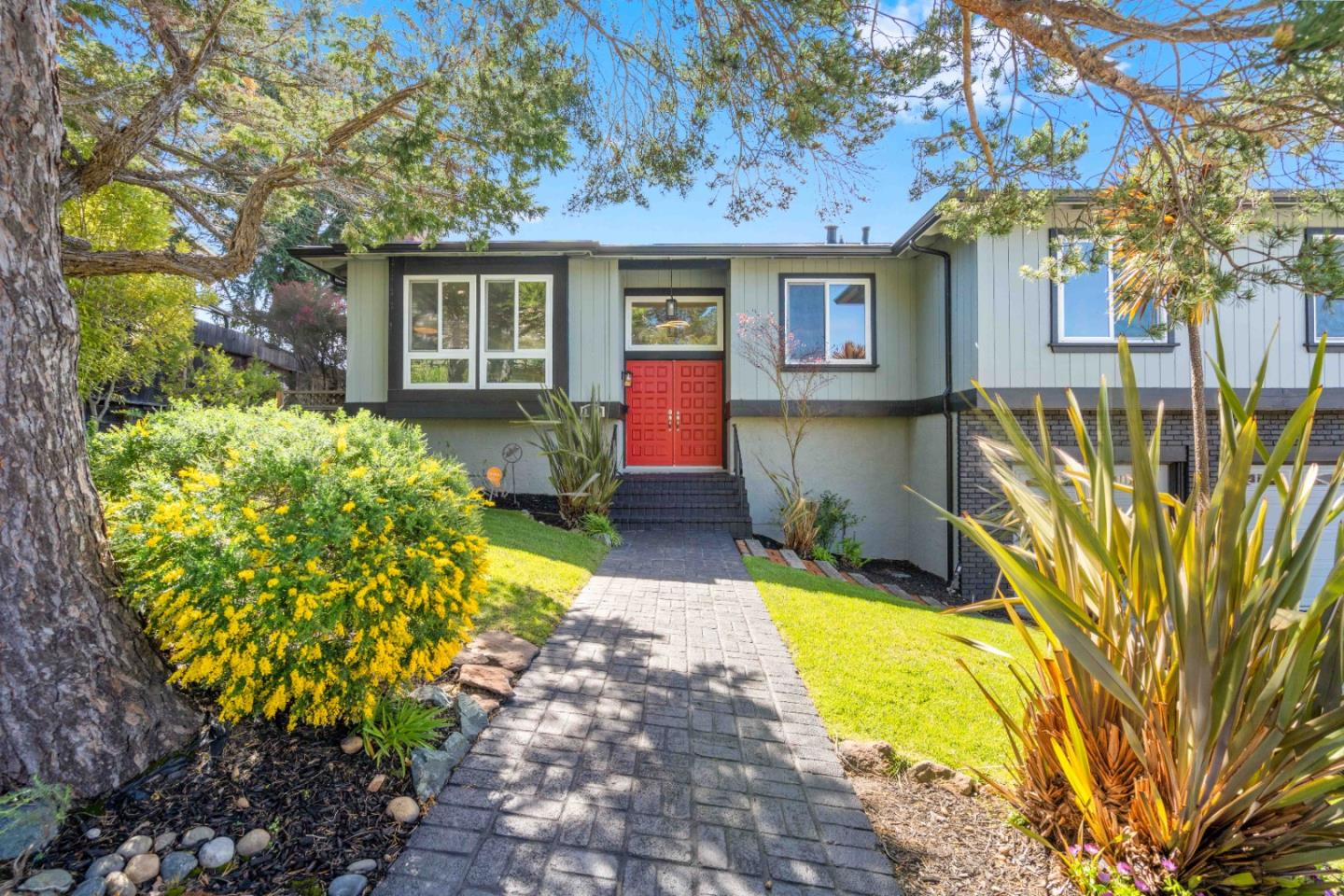 Detail Gallery Image 34 of 73 For 147 Leslie Dr, San Carlos,  CA 94070 - 5 Beds | 3 Baths