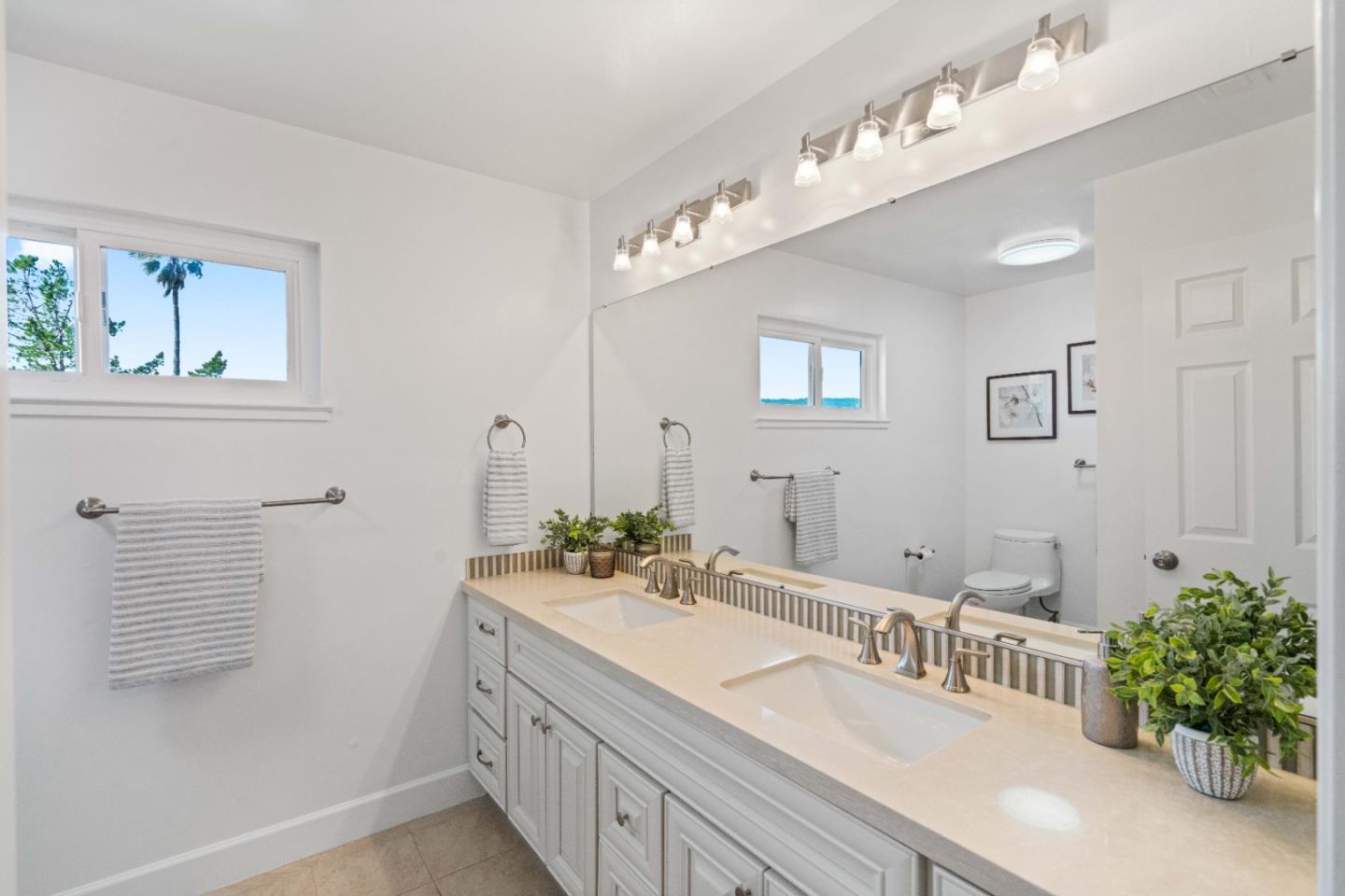 Detail Gallery Image 43 of 73 For 147 Leslie Dr, San Carlos,  CA 94070 - 5 Beds | 3 Baths