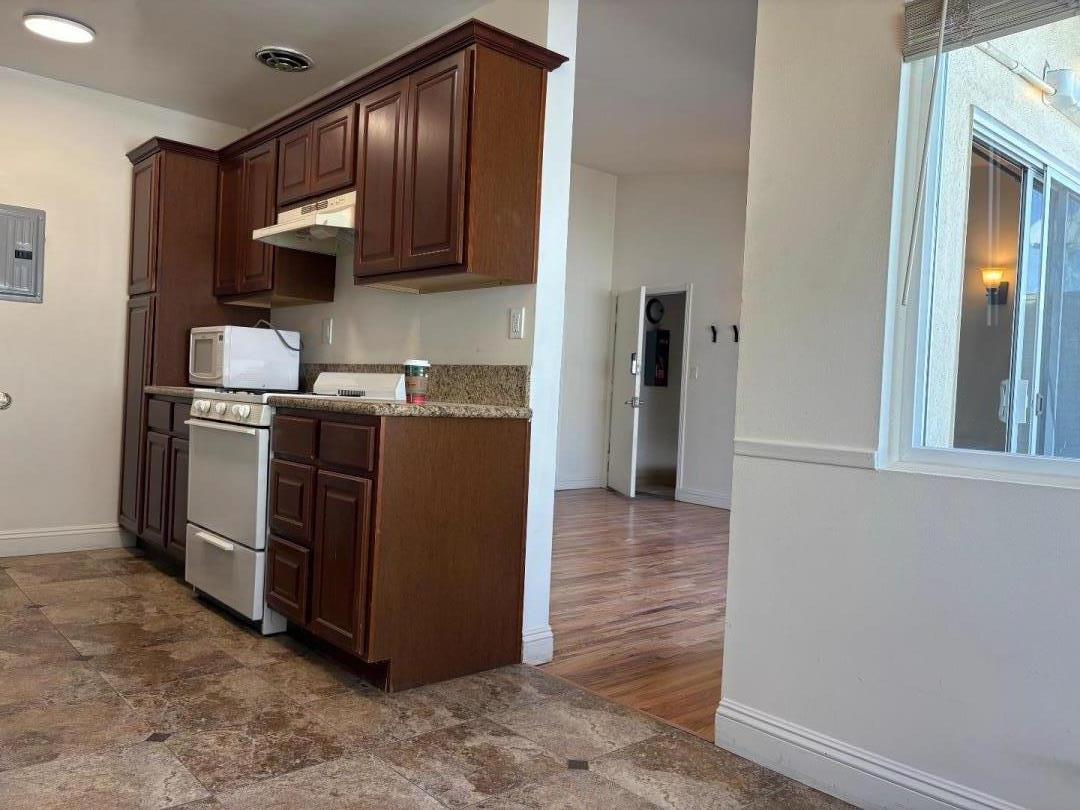 Detail Gallery Image 10 of 20 For 11719 Mayfield Ave #6,  Los Angeles,  CA 90049 - 1 Beds | 1 Baths