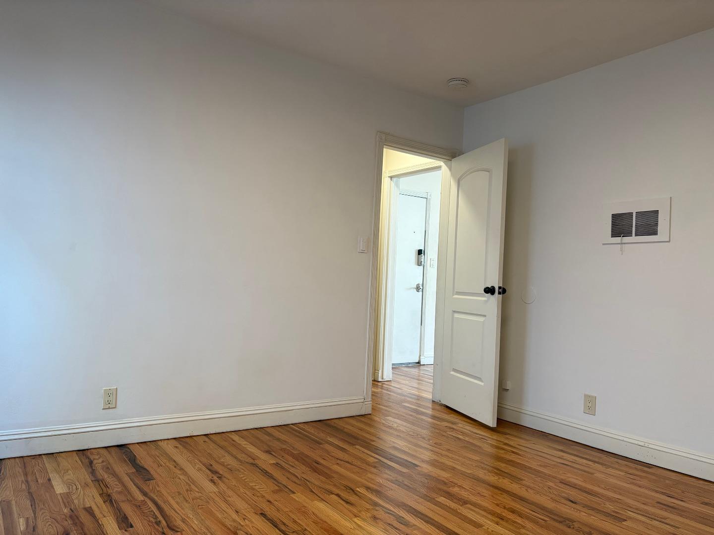 Detail Gallery Image 16 of 20 For 11719 Mayfield Ave #6,  Los Angeles,  CA 90049 - 1 Beds | 1 Baths