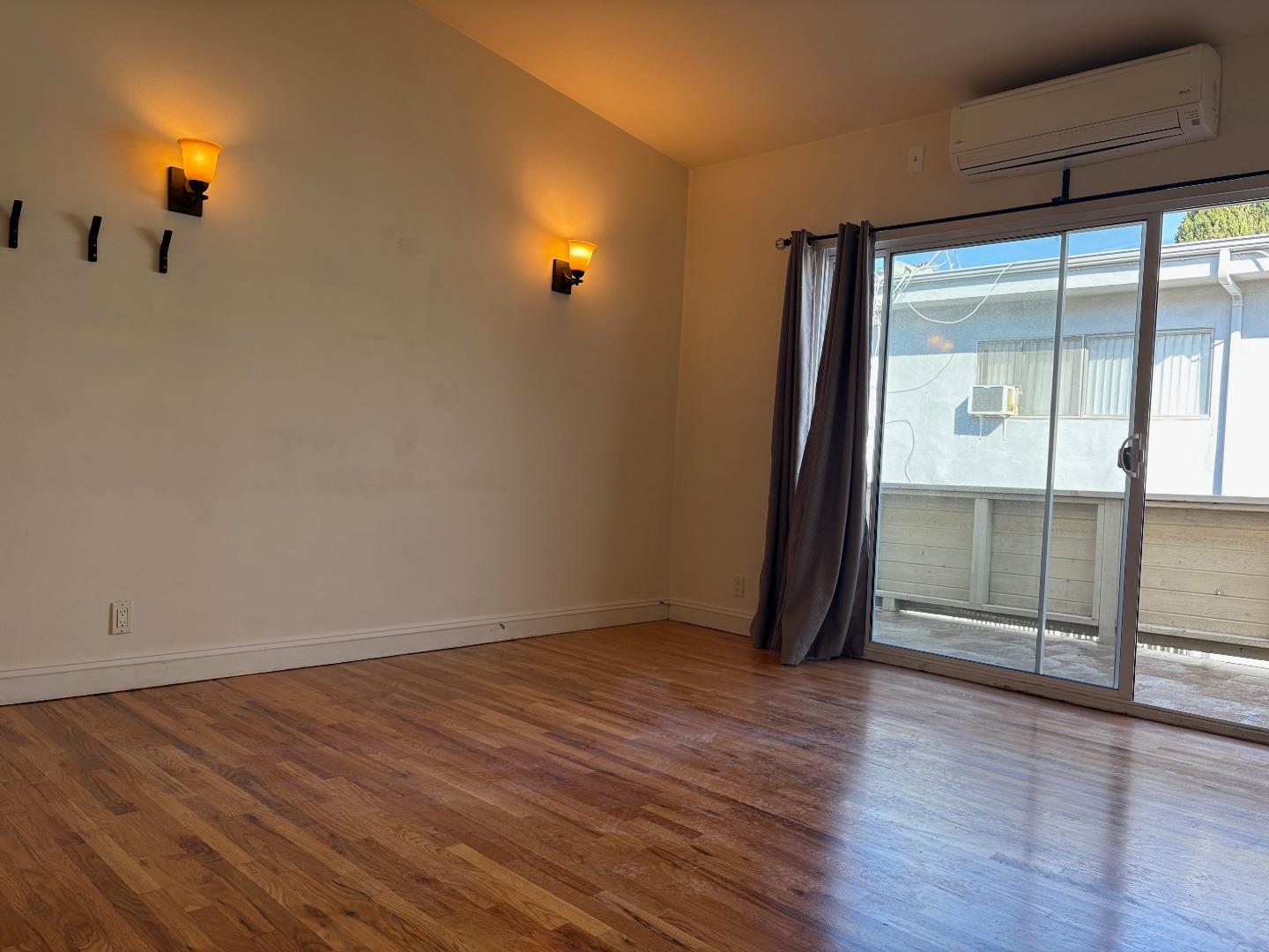 Detail Gallery Image 8 of 20 For 11719 Mayfield Ave #6,  Los Angeles,  CA 90049 - 1 Beds | 1 Baths