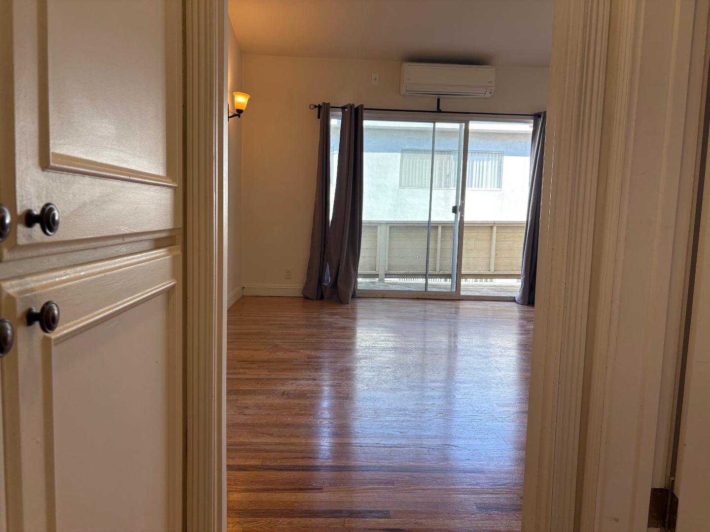 Detail Gallery Image 9 of 20 For 11719 Mayfield Ave #6,  Los Angeles,  CA 90049 - 1 Beds | 1 Baths