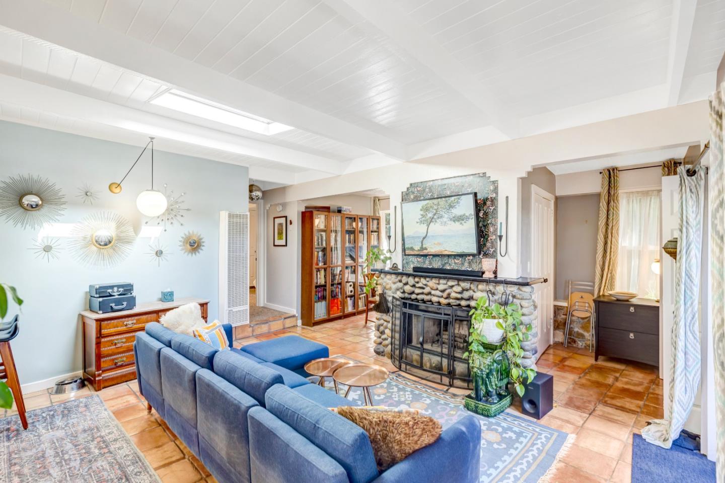 Detail Gallery Image 4 of 36 For 1171 Presidio Blvd, Pacific Grove,  CA 93950 - 3 Beds | 2 Baths