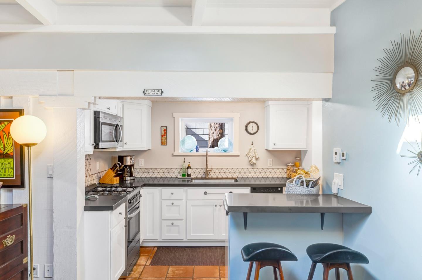 Detail Gallery Image 5 of 36 For 1171 Presidio Blvd, Pacific Grove,  CA 93950 - 3 Beds | 2 Baths