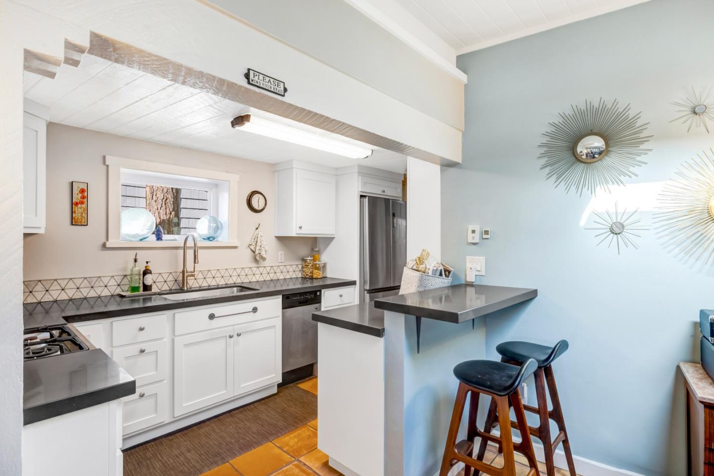 Detail Gallery Image 6 of 36 For 1171 Presidio Blvd, Pacific Grove,  CA 93950 - 3 Beds | 2 Baths