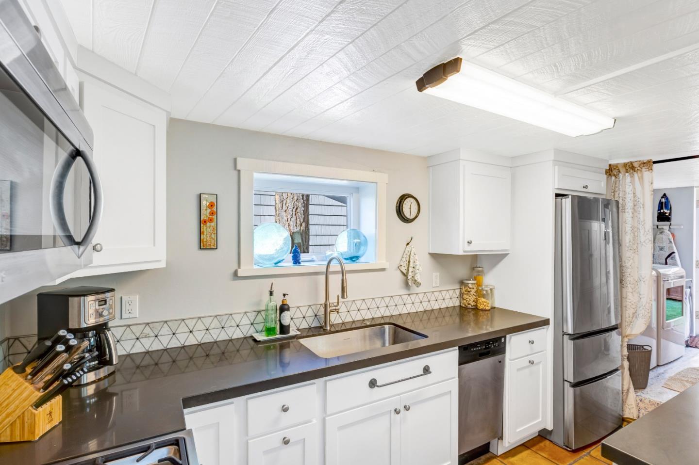 Detail Gallery Image 7 of 36 For 1171 Presidio Blvd, Pacific Grove,  CA 93950 - 3 Beds | 2 Baths