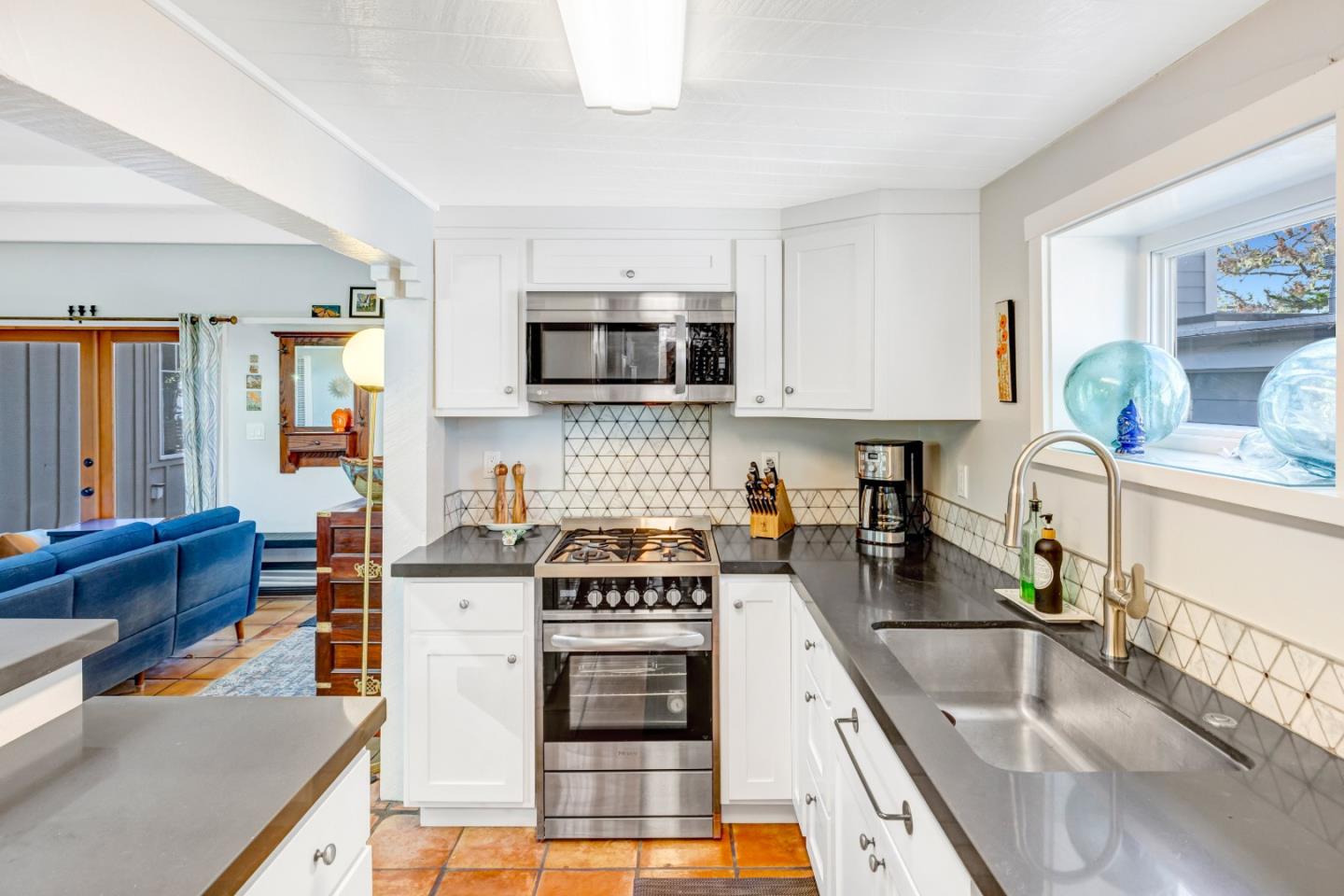 Detail Gallery Image 8 of 36 For 1171 Presidio Blvd, Pacific Grove,  CA 93950 - 3 Beds | 2 Baths