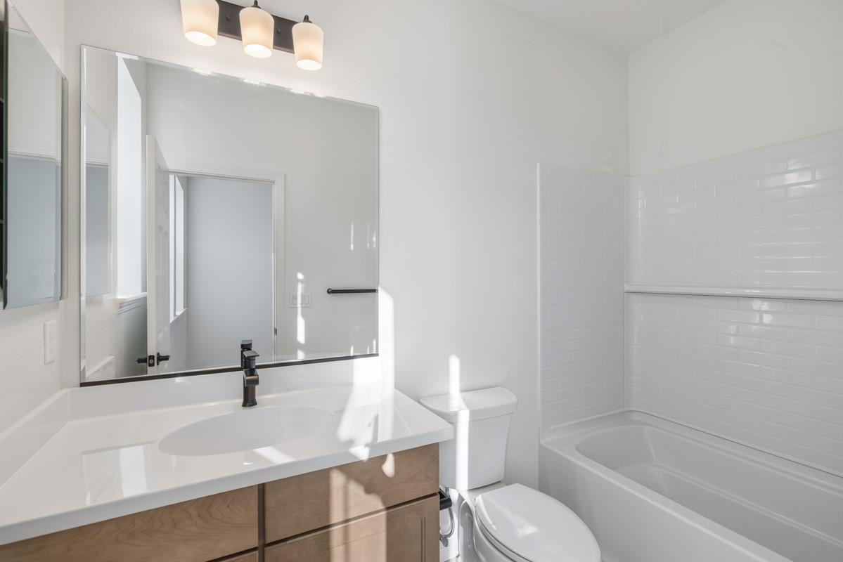 Detail Gallery Image 10 of 39 For 3836 Norbridge Ave, Castro Valley,  CA 94546 - 3 Beds | 3 Baths