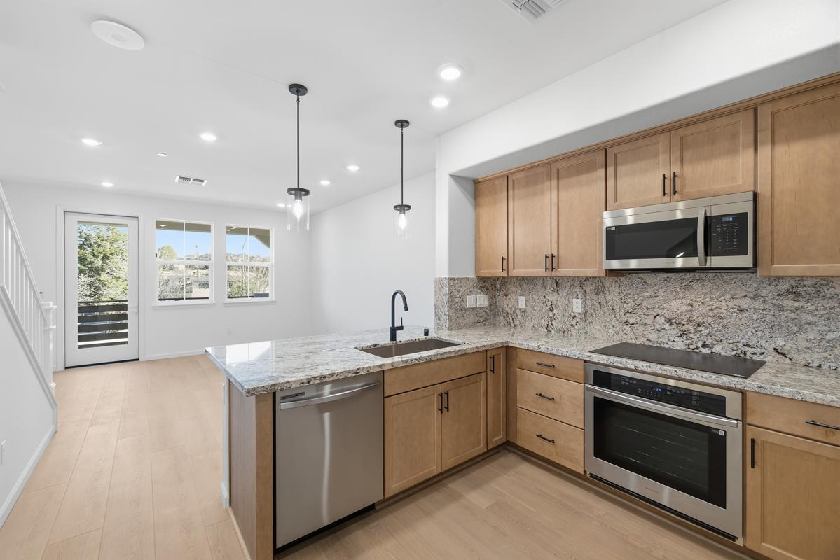 Detail Gallery Image 19 of 39 For 3836 Norbridge Ave, Castro Valley,  CA 94546 - 3 Beds | 3 Baths