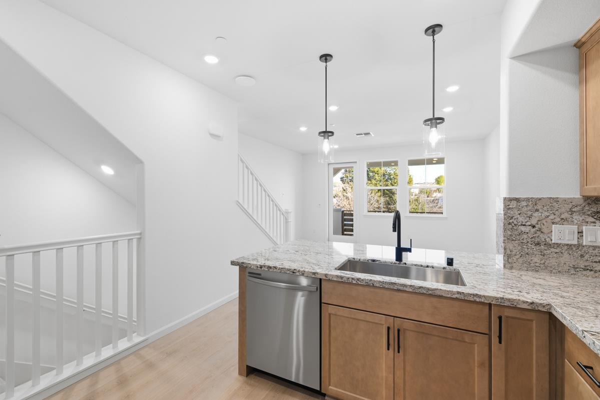 Detail Gallery Image 20 of 39 For 3836 Norbridge Ave, Castro Valley,  CA 94546 - 3 Beds | 3 Baths