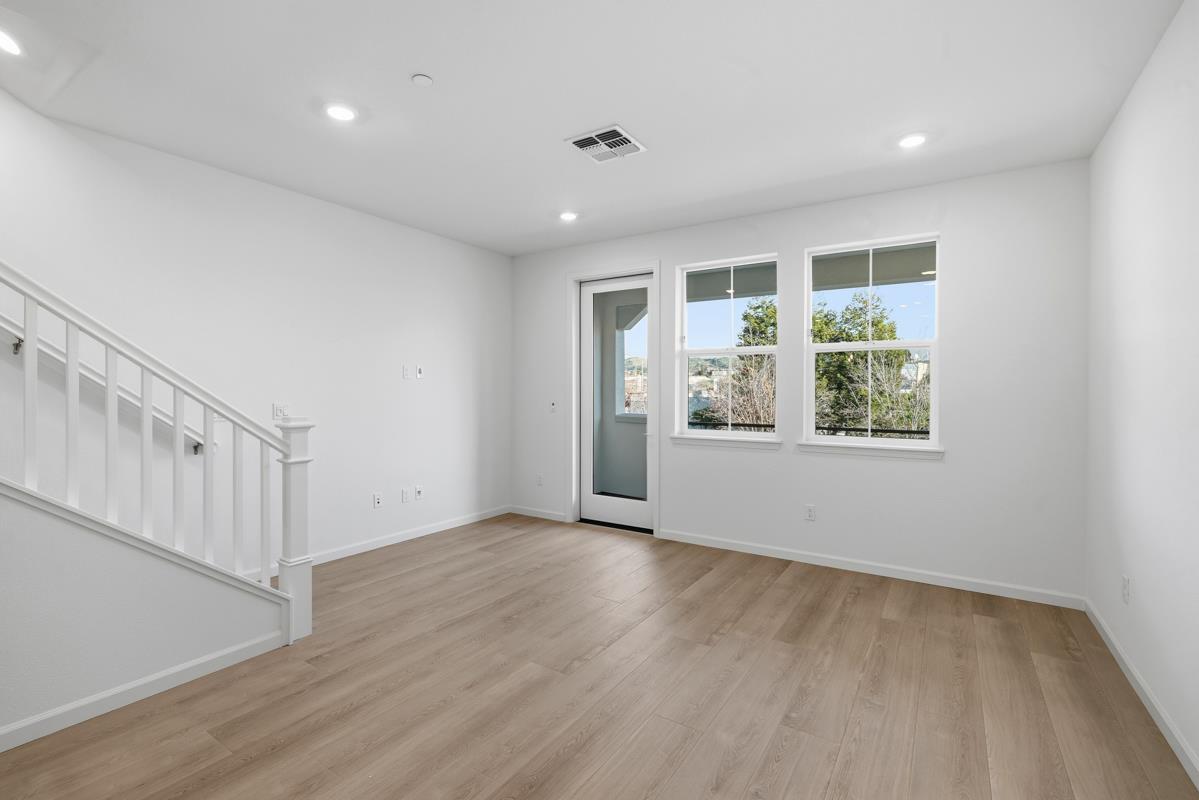 Detail Gallery Image 27 of 39 For 3836 Norbridge Ave, Castro Valley,  CA 94546 - 3 Beds | 3 Baths