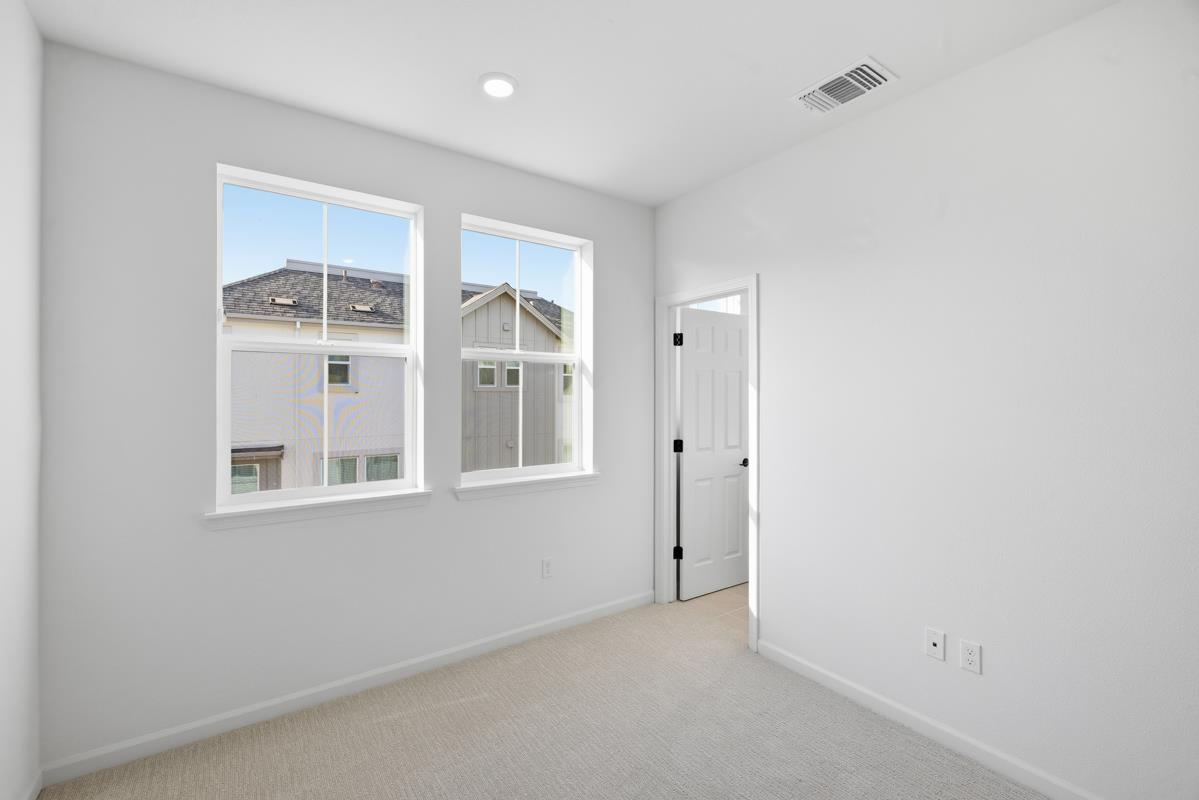 Detail Gallery Image 34 of 39 For 3836 Norbridge Ave, Castro Valley,  CA 94546 - 3 Beds | 3 Baths