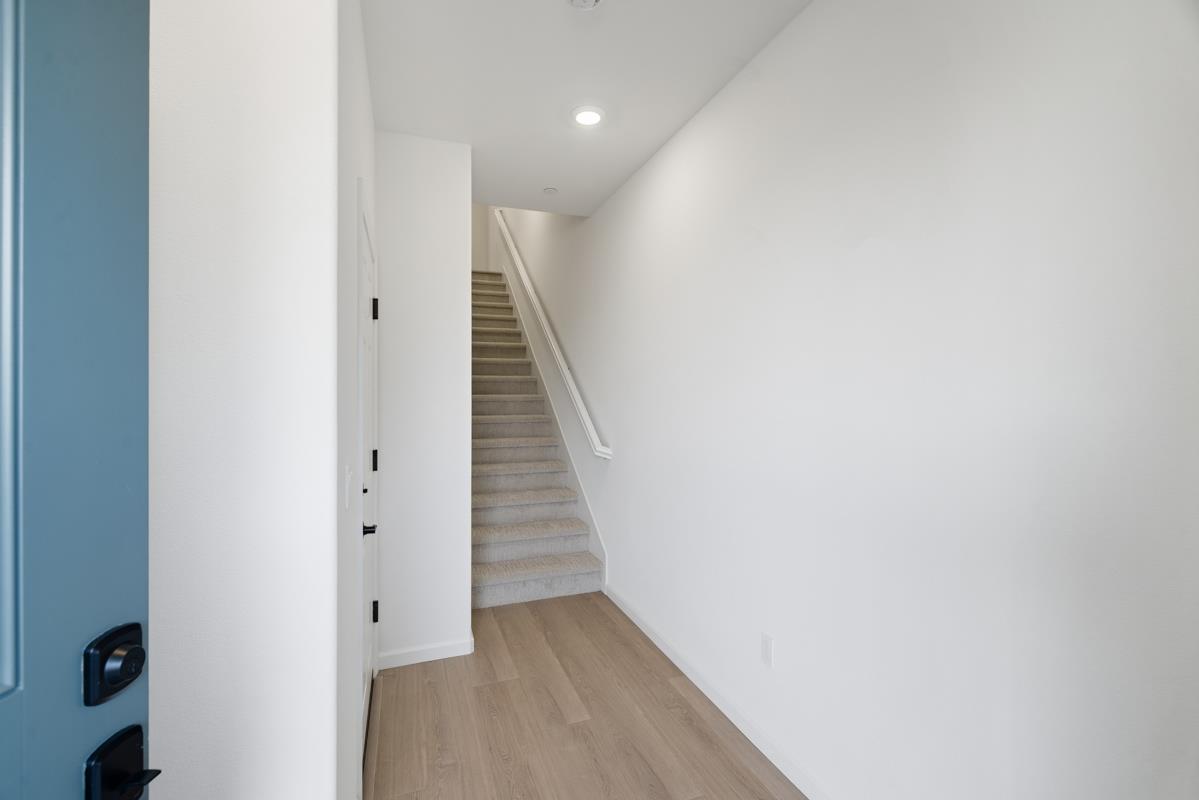 Detail Gallery Image 4 of 39 For 3836 Norbridge Ave, Castro Valley,  CA 94546 - 3 Beds | 3 Baths