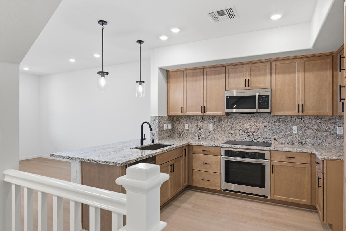 Detail Gallery Image 5 of 39 For 3836 Norbridge Ave, Castro Valley,  CA 94546 - 3 Beds | 3 Baths