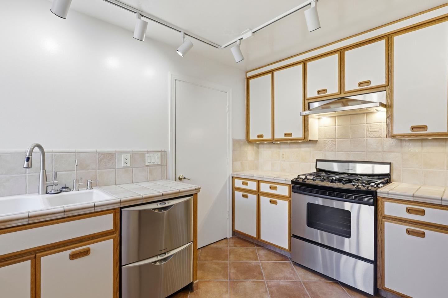 Detail Gallery Image 6 of 28 For 4212 Gull Cove Way, Capitola,  CA 95010 - 2 Beds | 2/1 Baths