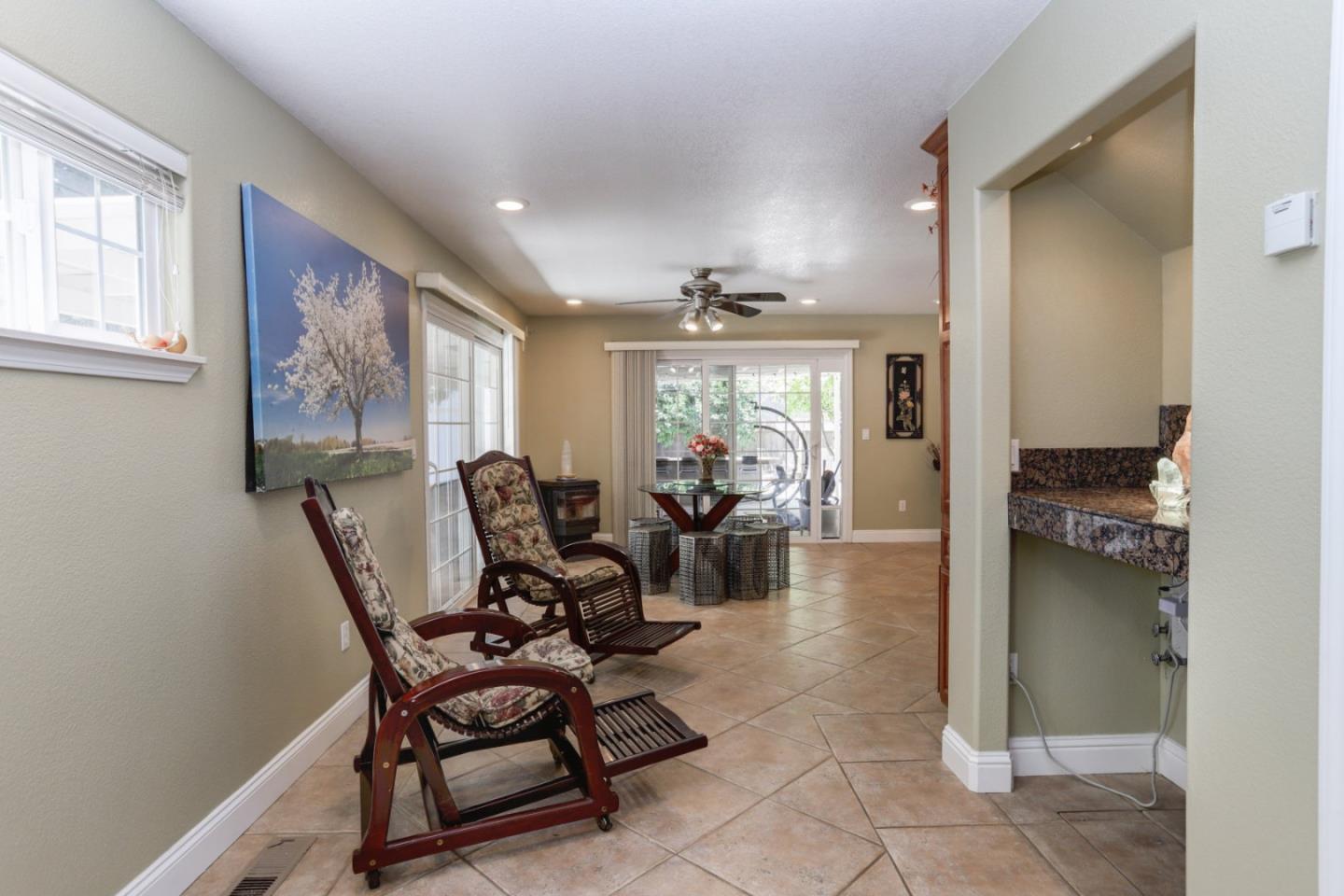 Detail Gallery Image 11 of 33 For 60 Monte Vista Way, Gilroy,  CA 95020 - 4 Beds | 2/1 Baths