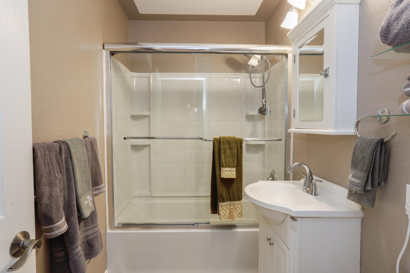 Detail Gallery Image 14 of 33 For 60 Monte Vista Way, Gilroy,  CA 95020 - 4 Beds | 2/1 Baths