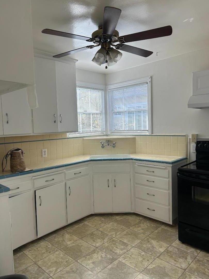 Detail Gallery Image 4 of 9 For 231 Paramount Dr, Millbrae,  CA 94030 - 2 Beds | 1 Baths