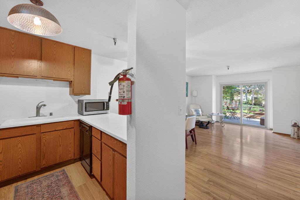 Detail Gallery Image 8 of 22 For 121 Vista Prieta, Santa Cruz,  CA 95062 - 2 Beds | 1 Baths