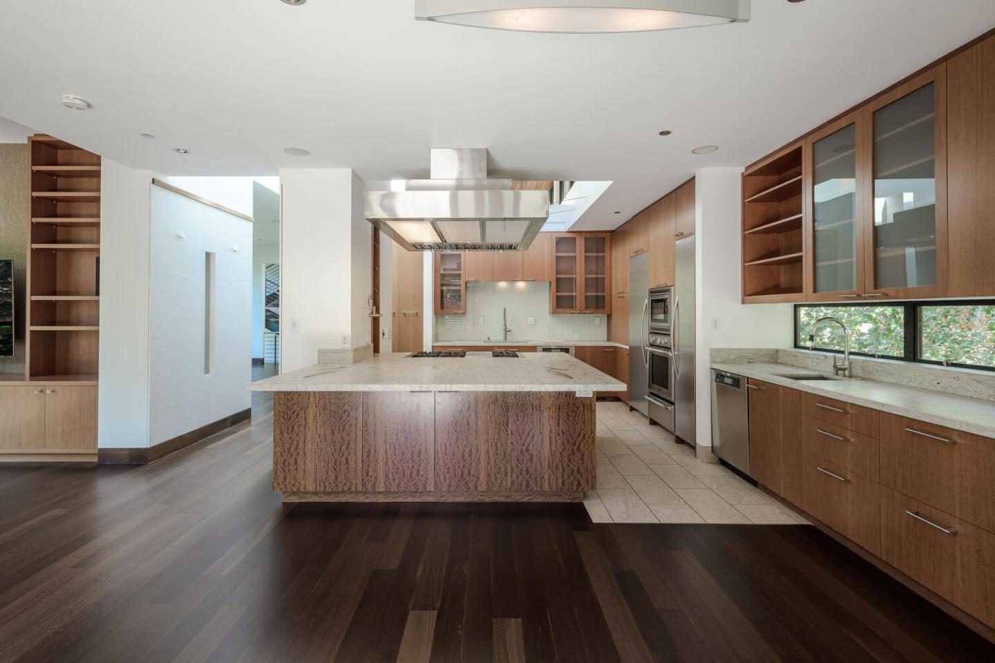 Detail Gallery Image 14 of 66 For 2510 Skyfarm Dr, Hillsborough,  CA 94010 - 5 Beds | 4/1 Baths