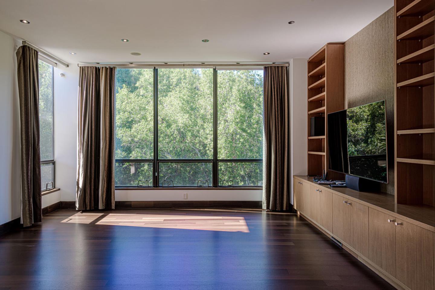 Detail Gallery Image 17 of 66 For 2510 Skyfarm Dr, Hillsborough,  CA 94010 - 5 Beds | 4/1 Baths