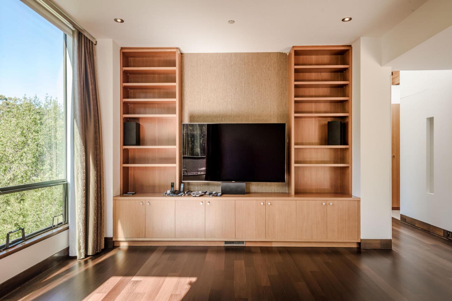 Detail Gallery Image 18 of 66 For 2510 Skyfarm Dr, Hillsborough,  CA 94010 - 5 Beds | 4/1 Baths