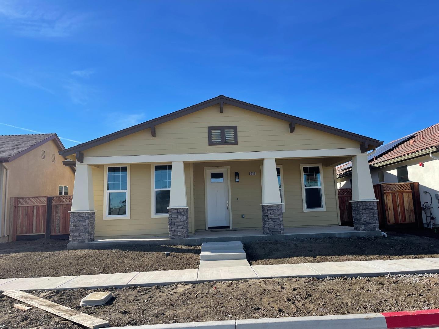 Detail Gallery Image 2 of 2 For 785 Aurora Way, King City,  CA 93930 - 4 Beds | 2 Baths