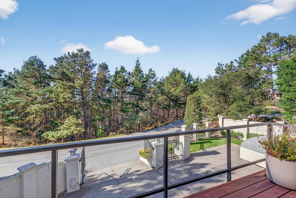 Detail Gallery Image 22 of 72 For 4051 Los Altos Dr, Pebble Beach,  CA 93953 - 3 Beds | 3/1 Baths