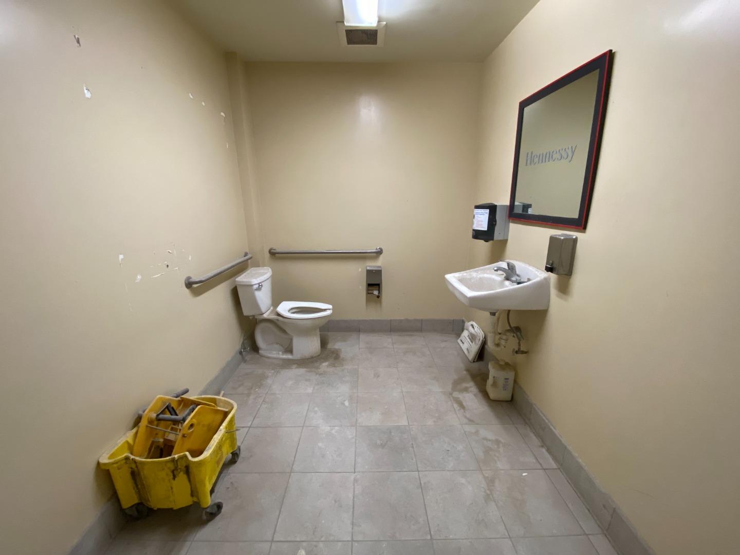 Detail Gallery Image 6 of 9 For 556 Broadway, San Francisco,  CA 94133 - – Beds | – Baths