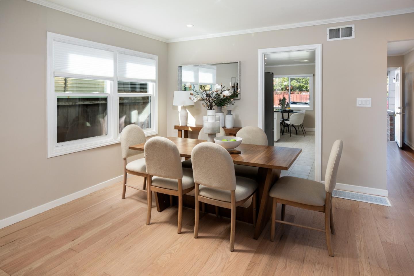 Detail Gallery Image 5 of 20 For 1833 Brittan Ave, San Carlos,  CA 94070 - 2 Beds | 1 Baths