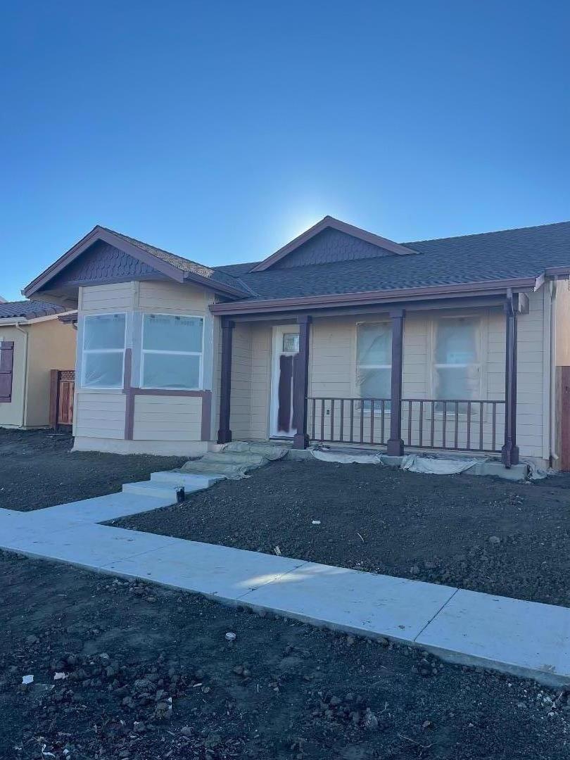 Detail Gallery Image 2 of 5 For 779 Aurora Way, King City,  CA 93930 - 3 Beds | 2 Baths