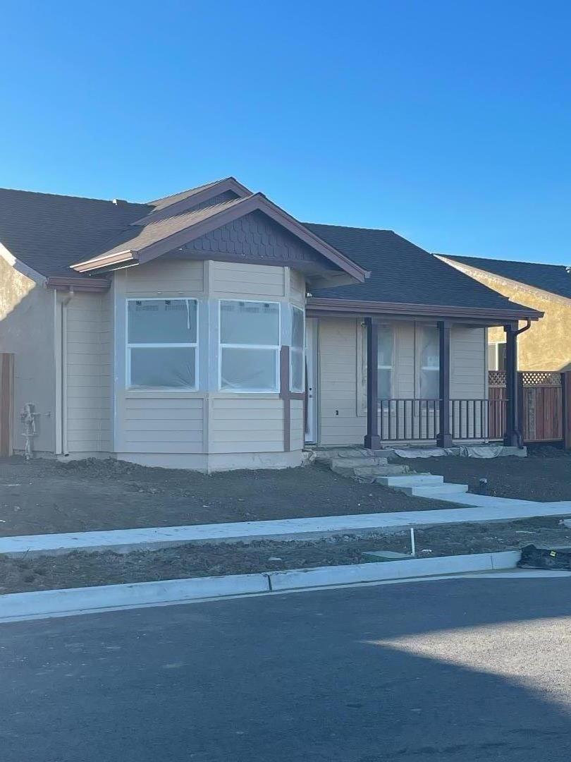 Detail Gallery Image 3 of 5 For 779 Aurora Way, King City,  CA 93930 - 3 Beds | 2 Baths