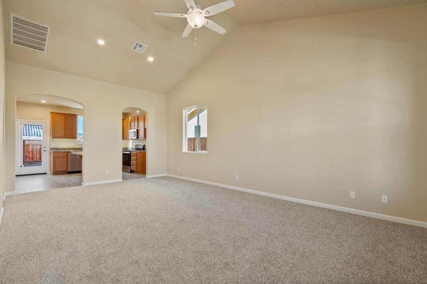 Detail Gallery Image 9 of 35 For 779 Aurora Way, King City,  CA 93930 - 4 Beds | 2 Baths