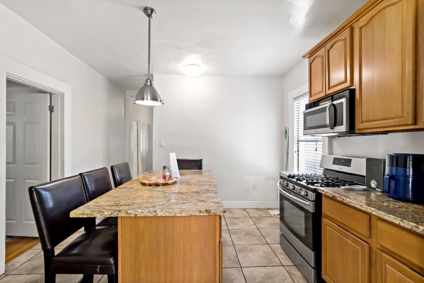 Detail Gallery Image 6 of 12 For 436 N 7th St, San Jose,  CA 95112 - 3 Beds | 2 Baths